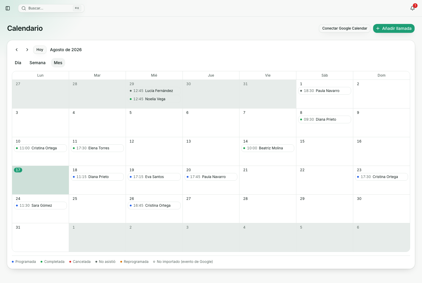 Vista de mes del Calendario en Hebulab, con las llamadas programadas de agosto y el botón para conectar Google Calendar